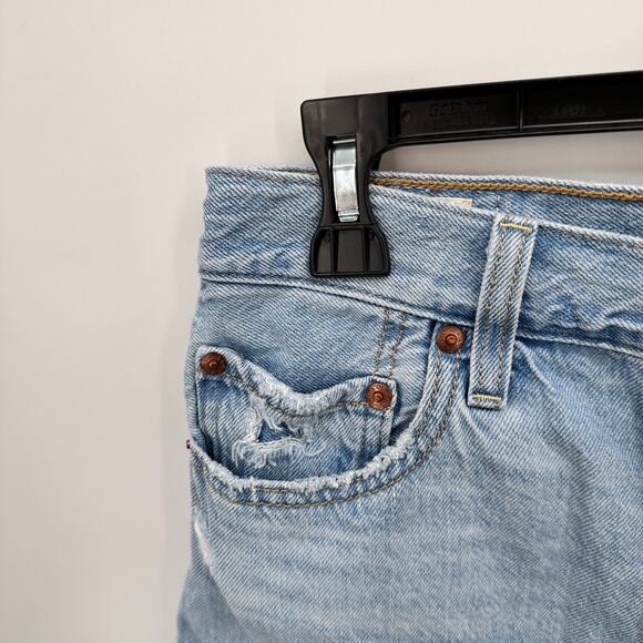 LEVI'S  Ribcage Raw Hem Light Wash Denim Shorts // 29 - Picture 5 of 14
